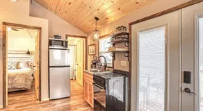 Rustic getaway in the woods - Image 4