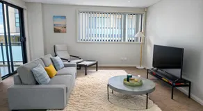 Cosy Urban Stay - Image 3