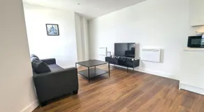 Grand Exchange near Ascot 2 bed with Parking - Image 3