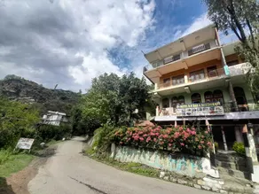 Hotel O Dp Bar - Image 2