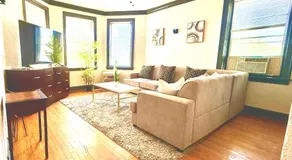 Midway Hideaway -Cozy 1BR- parking - Image 3