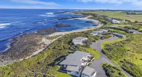 Hearns Beachside Villa 3 - Image 5