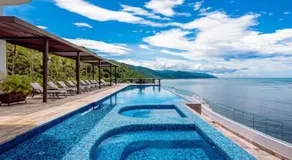 Lavish seaside escape with oceanfront views, amazing pool & pool spa - Image 2