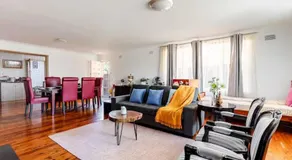 The Sydney Manor - Huge 2BR Ground Floor Home with Hot Tub & walk to train - Image 2