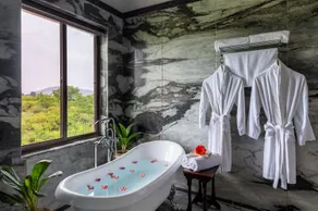 Dilip Niwas Luxe Stay - Near Fateh Sagar Lake 2 KM - Image 2