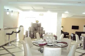 Ellyxville Hotel - Image 2