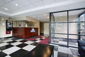 Days Inn by Wyndham Bronx Near Stadium - Image 2
