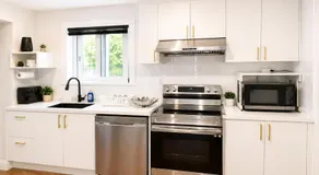 Bright Private 1BR Suite with Separate Entrance - Image 2