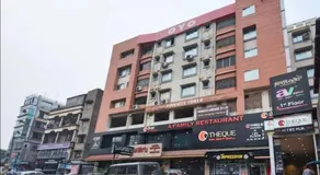 Hotel Pinnacle Tower - Near Airport - Image 4