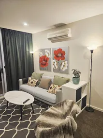 Central Lakeview Apartments - Image 4