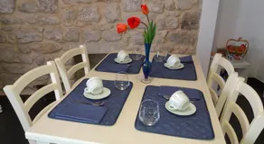 Reusia Holiday Home - Image 1