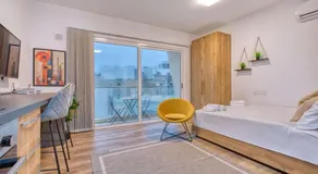 Stylish Studio with private balcony, close to Valletta - Image 2