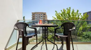 Reis Apartments - Image 4