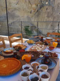 Kapalos Cave Hotel - Image 4