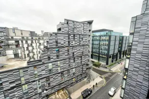 Stylish Top Floor Apartment in the City Centre - Image 3