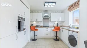Luxury Modern House - 8 mins to NEC, Airport - Image 3