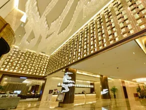 Jinling Grand Hotel - Image 2
