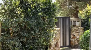 Studio One - Luxe Apartment, across from beach, walk to local shops - Image 5