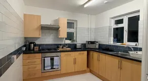 Contractors Residence - Long Stay DISC0UNT- Private Parking - Central Location - Fast Wifi - Image 4