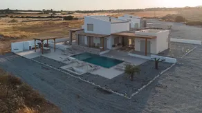 Stylish 4-bed Beachside Private Villa Alati - Image 5