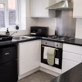 3 Bedroom Family Home with Drive & Garden near South Wimbledon - Image 4