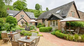 Tudor Farmhouse Hotel - Image 5