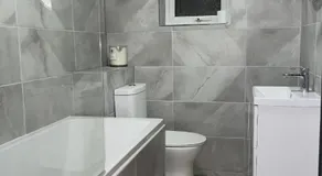 Double Room with Deluxe Bathroom - Image 2