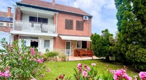 Barát Vendégház - Cosy Guesthouse - Teljes ház privát udvarral - 4 szoba, 2 fürdő - Image 5