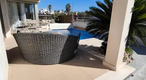 Villa med pool på golfbane - Image 2