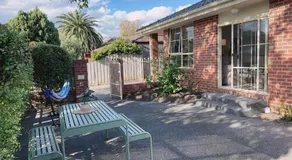 Bentleigh Central Private 1BR Home with Garden, Queen & Cabin Beds, walk to station & shops - Image 3