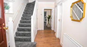 4 Bed Contractor House Free Parking Heathrow - Image 3