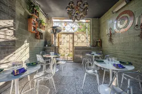 Hotel Narcissus - Image 4