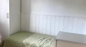 Cozy small bedroom flat - Image 4