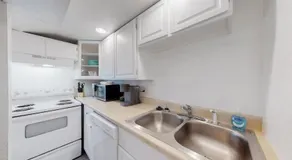 Cozy Mountain-Inspired Lower Unit in Denver - Image 3