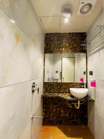 Hotel lime wood - Image 5