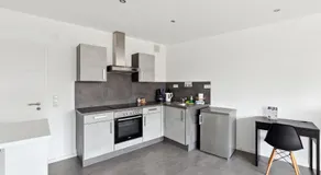 Salí Homes - HZ42 Charming Studio Apartment in Heart of Bayreuth with Balcony - Image 2