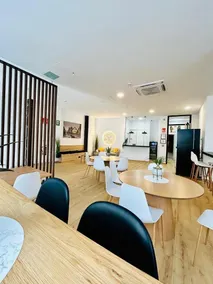 Urban Inn Capsule Madrid - Image 3