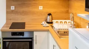 SWEET HOME Apartman , 30sqm studio, free private parking, mountain view, balcony, 20 min from downtown - Image 3
