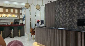 Cromwell Hotel - Image 2