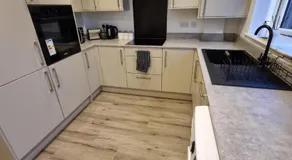 Comfortable 2-Bedroom Barwell Home A with Free Parking - Image 3