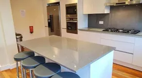 Luxury London House Sleeps x 16, Free Parking, Free Wifi, Garden Patio, Close to tube line easy access to Central London - Image 2