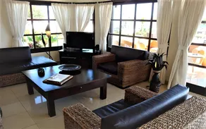 Villa Pelangi aan zee op Bali met personeel - Image 2