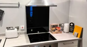 Stunning Liverpool City Center Apartment - Image 4