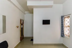 OYO 78077 Saga Inn Guest House - Image 3