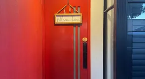 Décembre House - 24hrs Self Late Check-in Shared Home-style Accommodation in Belmont Central - Image 5