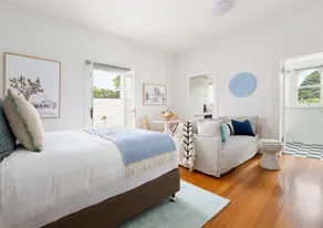 Executive Studio With Patio Near Trains - Image 2