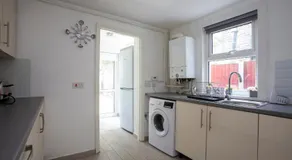 Dream Home Near Stratford Olympic Park London - Image 2