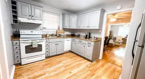 Charming 3BR Apartment in the Heart of Richmond - Image 2
