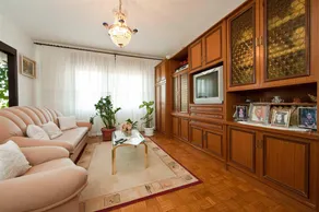 PATRICIA Three-Bedroom Apartment - Image 2