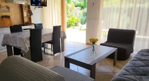 2 Gites ,15mn de Cannes, Fréjus, St Raphael, Villa la Soleiade ,clim, piscine, parking, wifi, au Lac de Saint-Cassien VAR - Image 2
